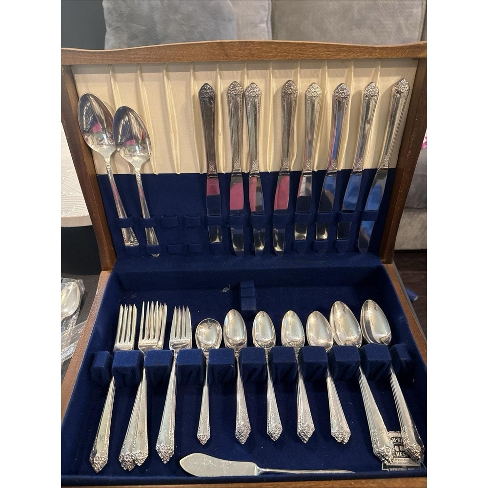 Rogers Brothers Starlight 1950 Silverware Silver Plate Wood Chest 51 PCs READ